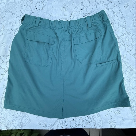 Duluth Trading Co. Teal Casual Skort. Front and back Pockets size 16W - Picture 7 of 12